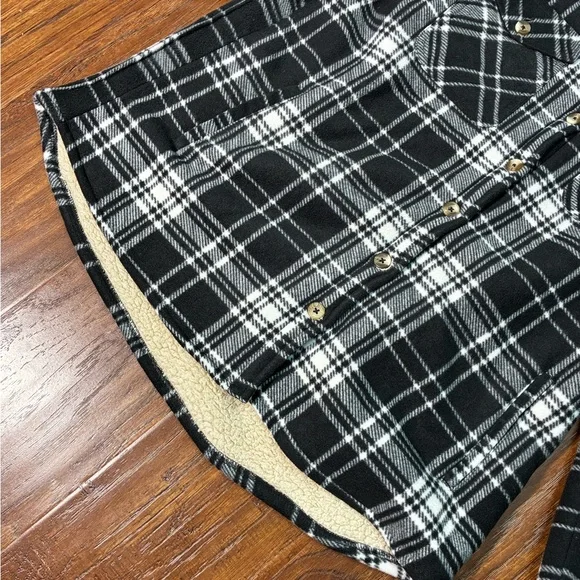 Sage Collective Women's Black/ White Plaid Faux Fur Lining Size Large LJ17 - Picture 8 of 10